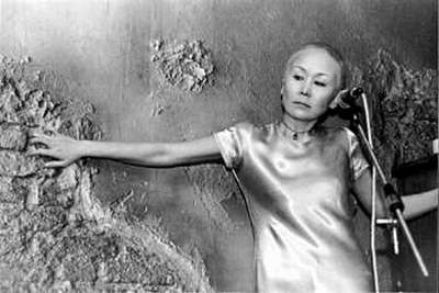 “Нүүдэлчний урлагийн эх” хэмээх дуучин Сайнхүү Монголд анх удаа тоглоно